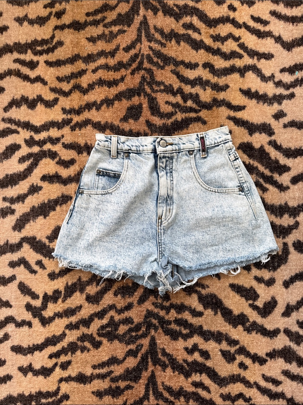 Vintage Sasson acid wash High-Rise Light Blue Denim Jean Shorts with Frayed Hem